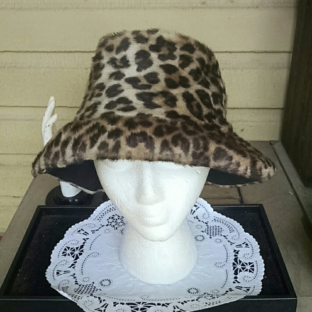 Faux leopard fur bucket hat
